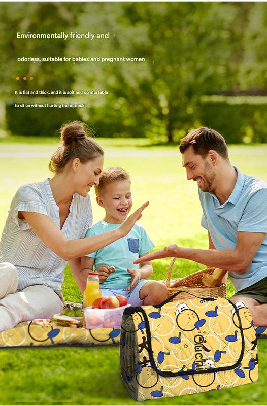 Waterproof Foldable Picnic Blanket with Bear Print -200x200cm