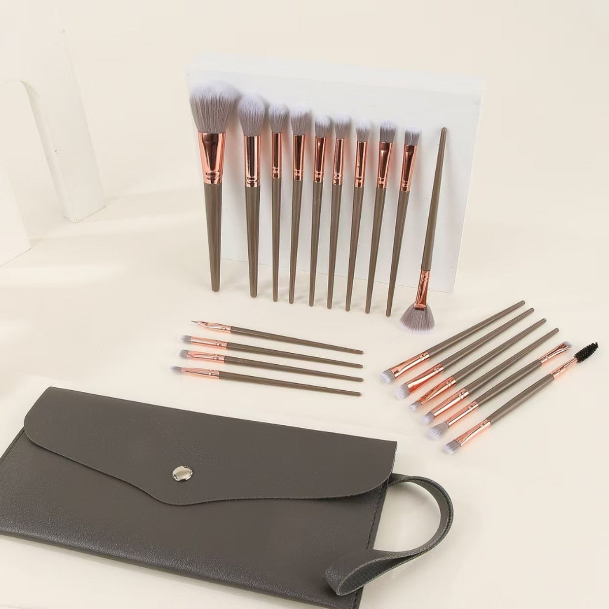 Brown and Glod Complete 20-Piece Makeup Brush Set with Travel Pouch - Professional Synthetic Face &amp; Eye Brushes Kit