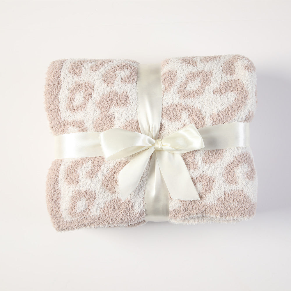 Beige Luxurious Leopard Print Knit Throw Blanket - Ultra-Soft Jacquard Plush for Sofa, Bed &amp; Cozy Comfort (130x150cm)
