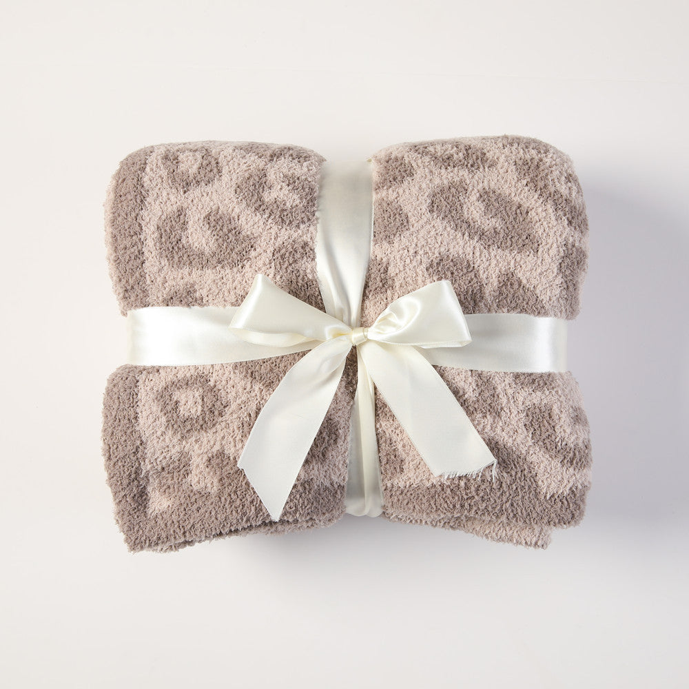 Beige and Khaki Luxurious Leopard Print Knit Throw Blanket - Ultra-Soft Jacquard Plush for Sofa, Bed &amp; Cozy Comfort (130x150cm)