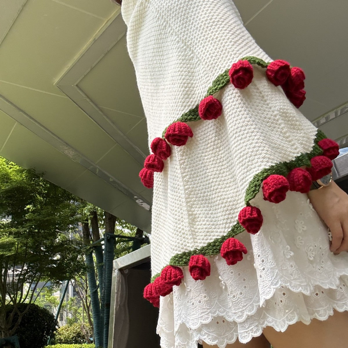 Handmade Rose Bouquet Blanket - Premium Finished Floral Nap Blanket, 113cm Diameter, 52 Flowers