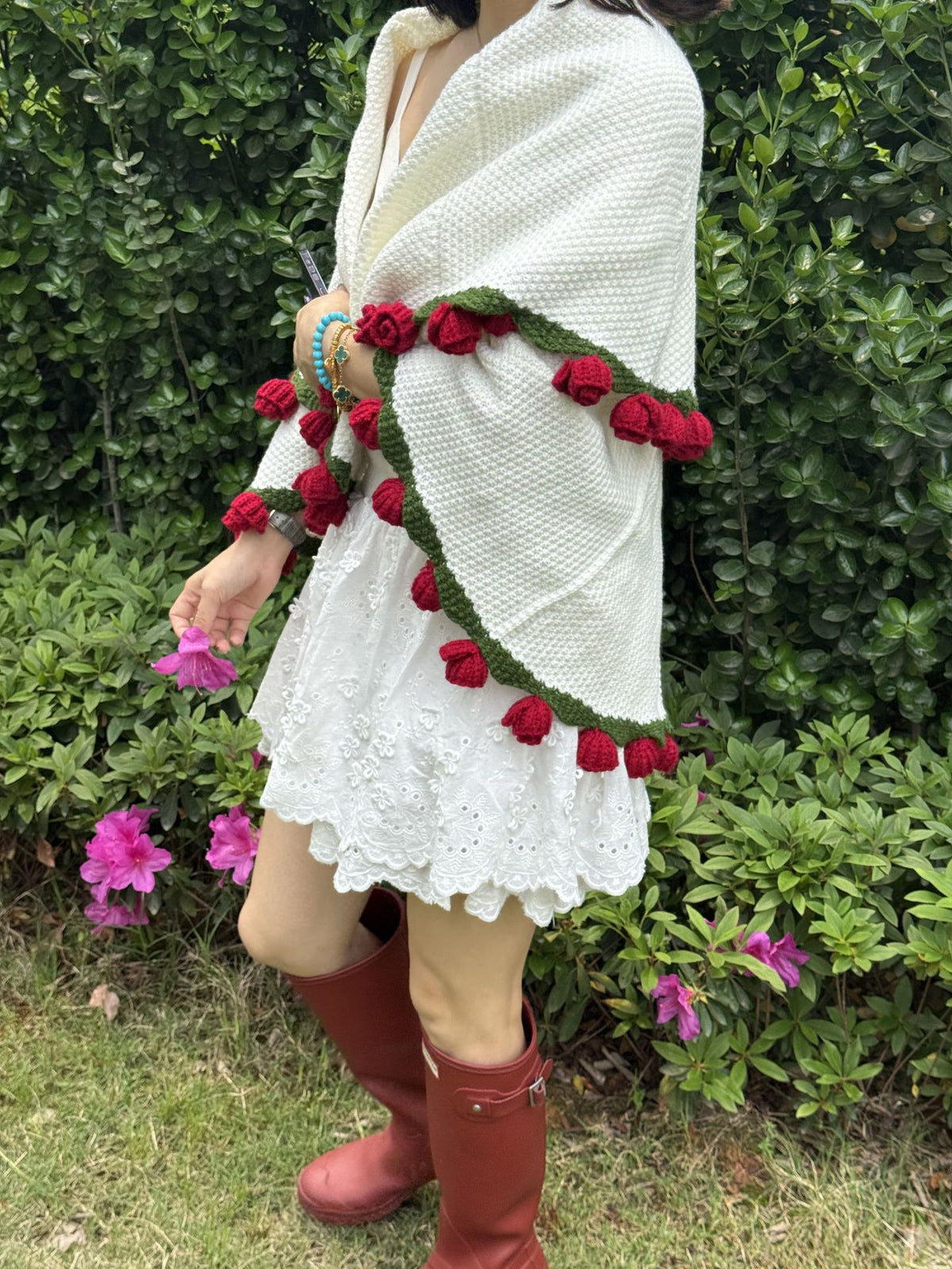 Handmade Rose Bouquet Blanket - Premium Finished Floral Nap Blanket, 113cm Diameter, 52 Flowers