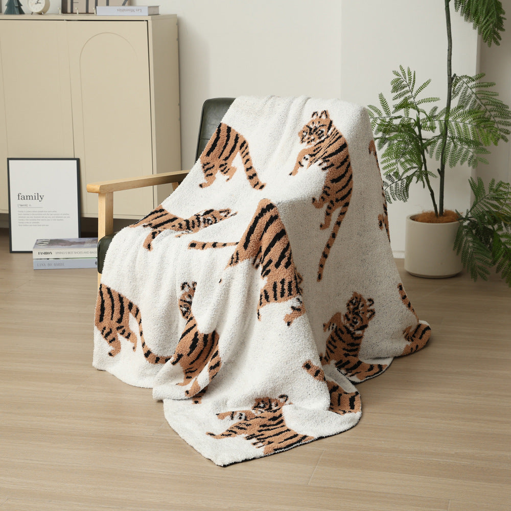 Tiger Pattern Knitted Sofa Blanket with Plush Side, 130 x 160 cm, 950g, Ideal for Napping and Office Use