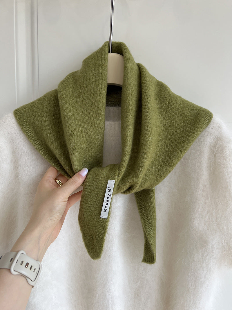 Green Chic Wool Blend Knit Triangle Scarf - Versatile & Warm Fashion Accessory - 105 x 35cm