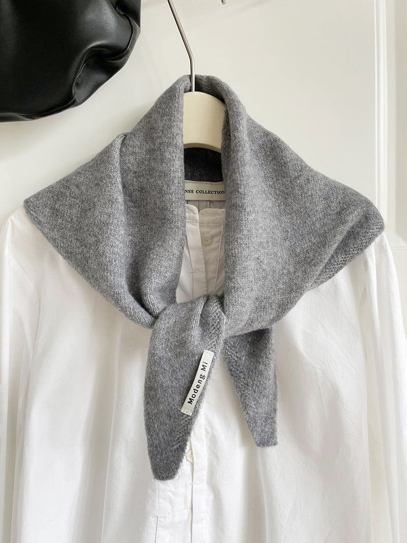 Grey Chic Wool Blend Knit Triangle Scarf - Versatile &amp; Warm Fashion Accessory - 105 x 35cm