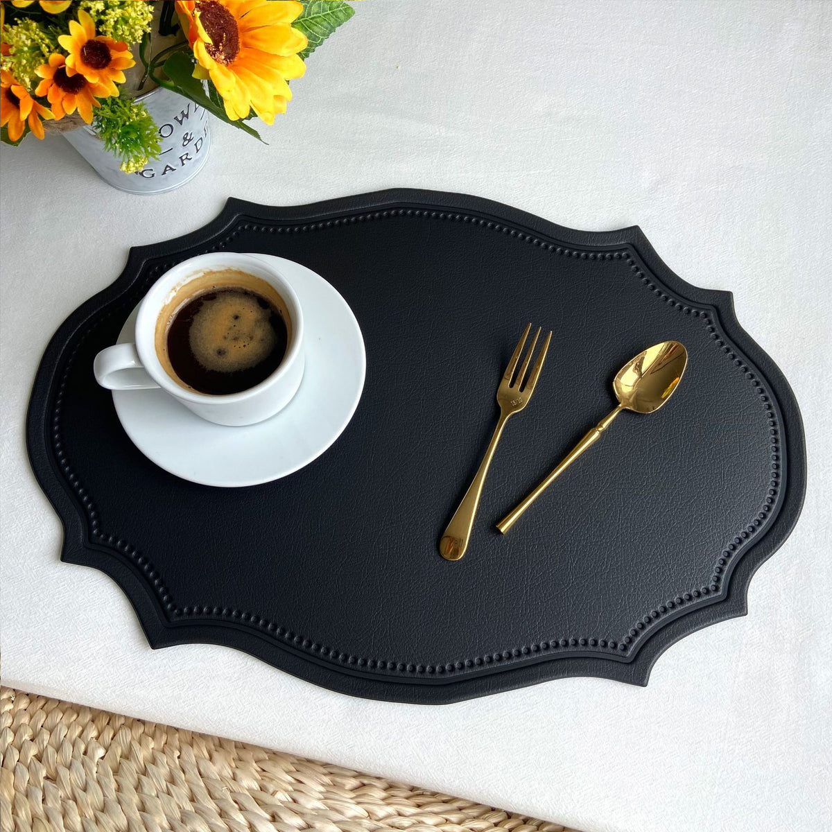 4 pcs Retro Faux Leather Placemat - Waterproof &amp; Oil-Proof Dining Table Mat (Black)