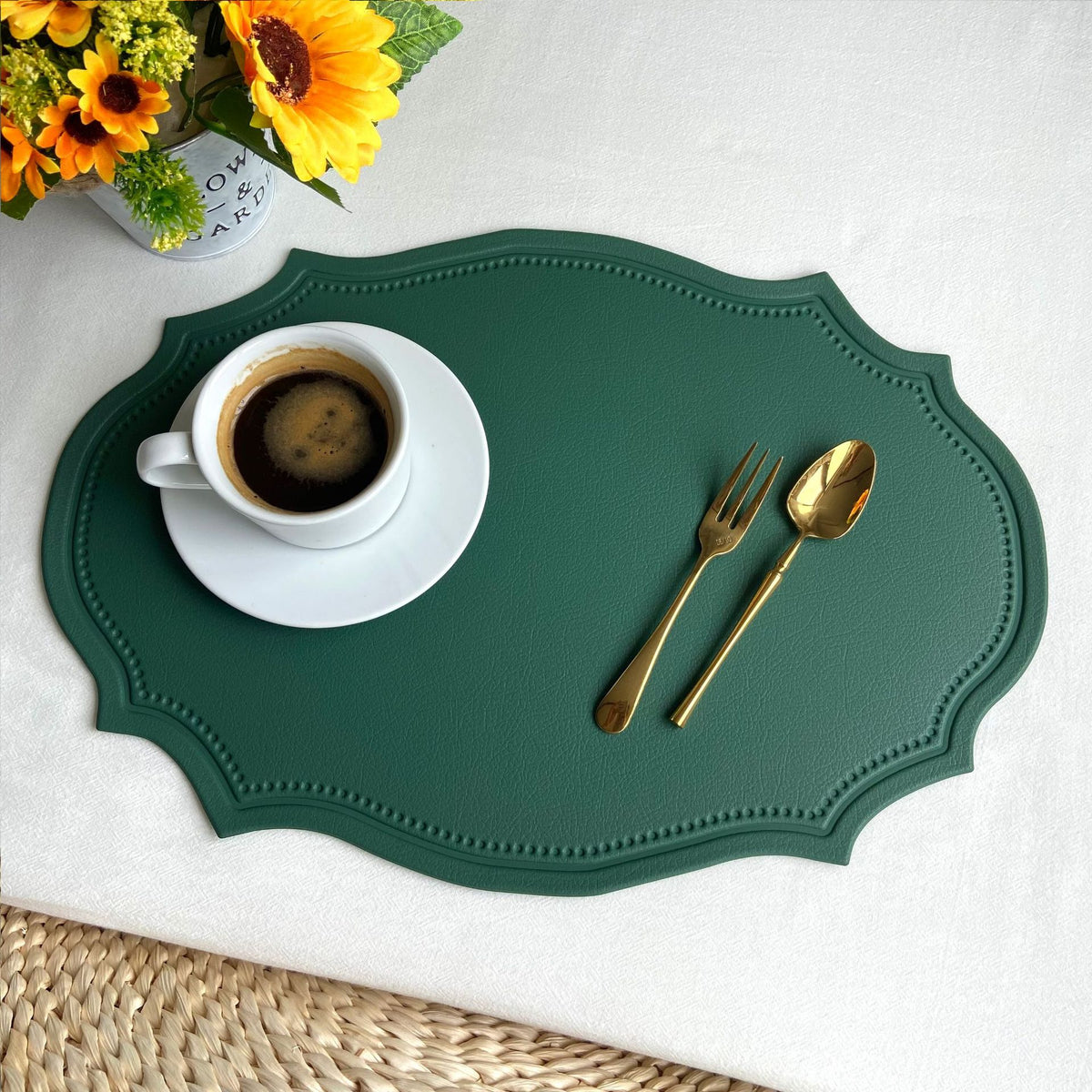 4 pcs Retro Faux Leather Placemat - Waterproof &amp; Oil-Proof Dining Table Mat (Dark green)