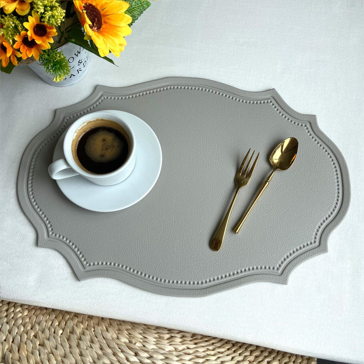 4 pcs Retro Faux Leather Placemat - Waterproof &amp; Oil-Proof Dining Table Mat (Light grey)