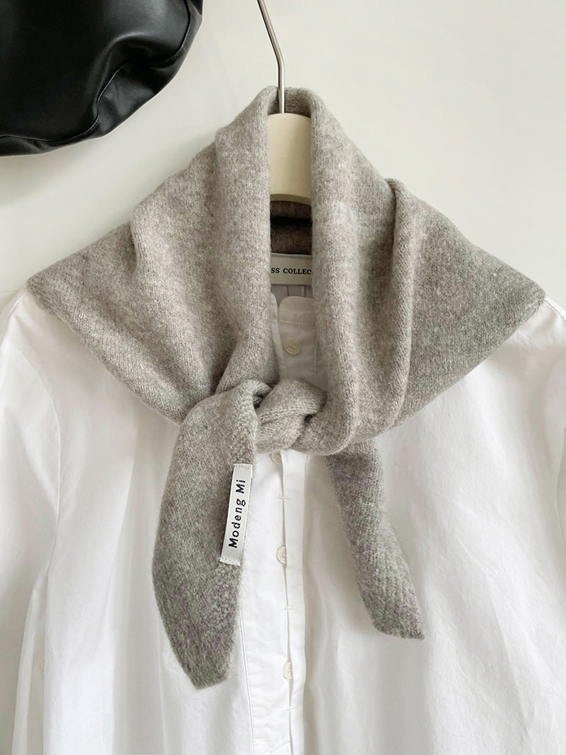Grey Chic Wool Blend Knit Triangle Scarf - Versatile &amp; Warm Fashion Accessory - 105 x 35cm