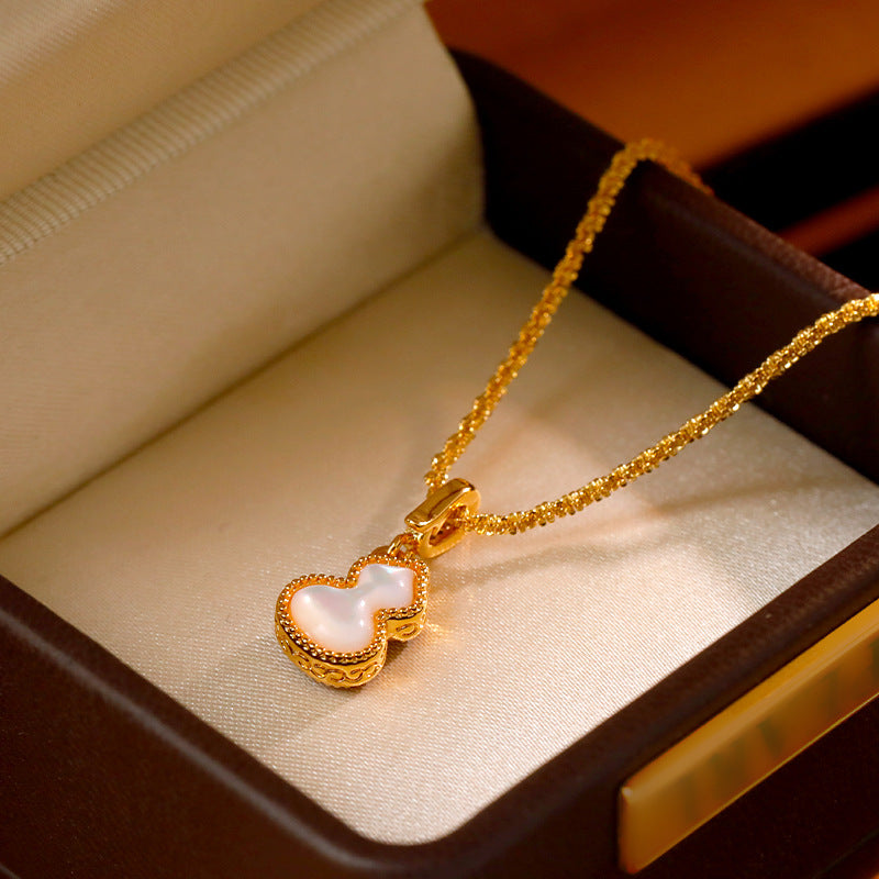 Elegant Gourd Pendant Necklace with Adjustable Textured Chain - Lucky Calabash Jewelry for Women(red)