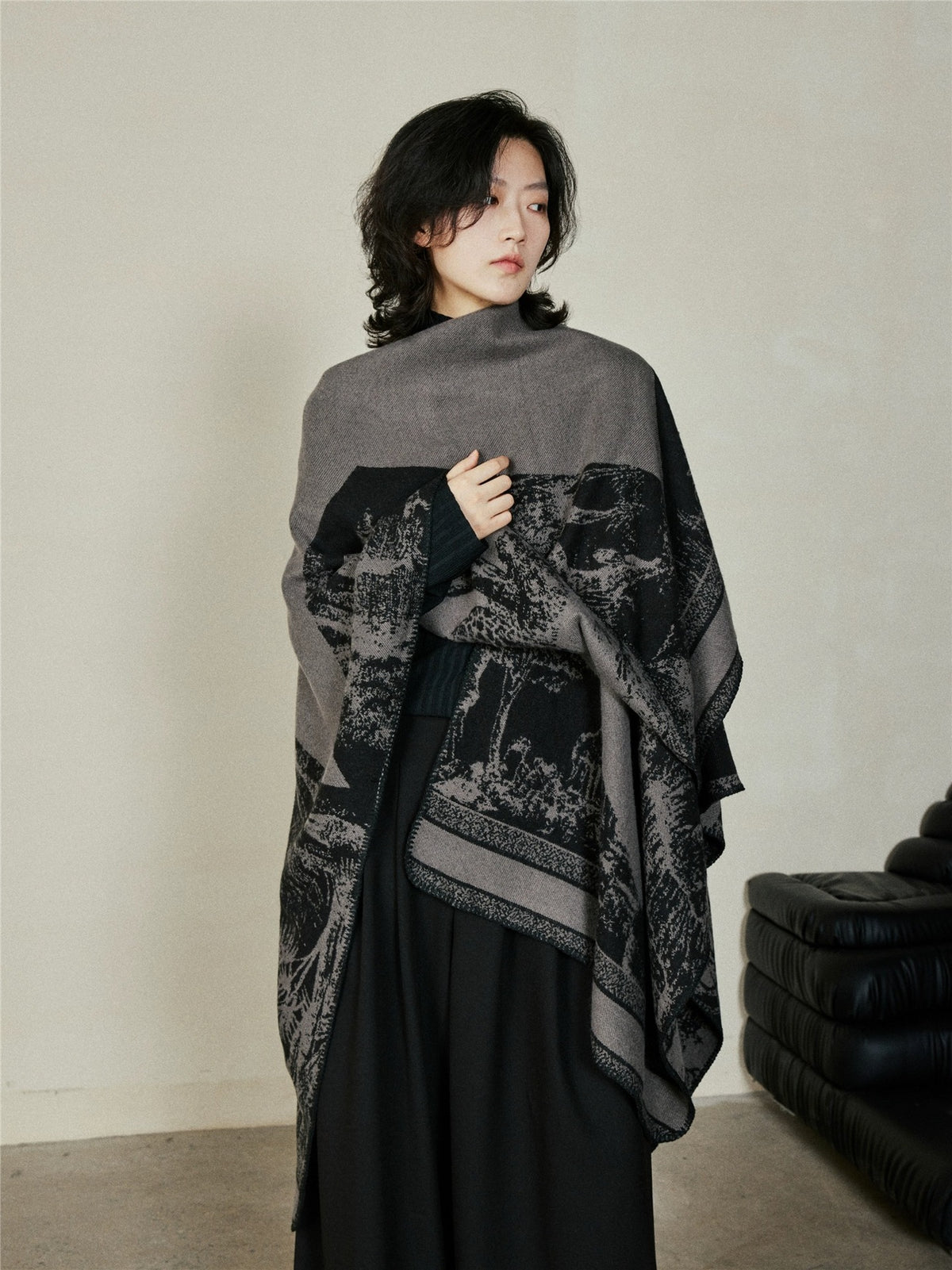 Faux Cashmere Shawl (Qingming Scroll Print) - Black Red, 160*135cm