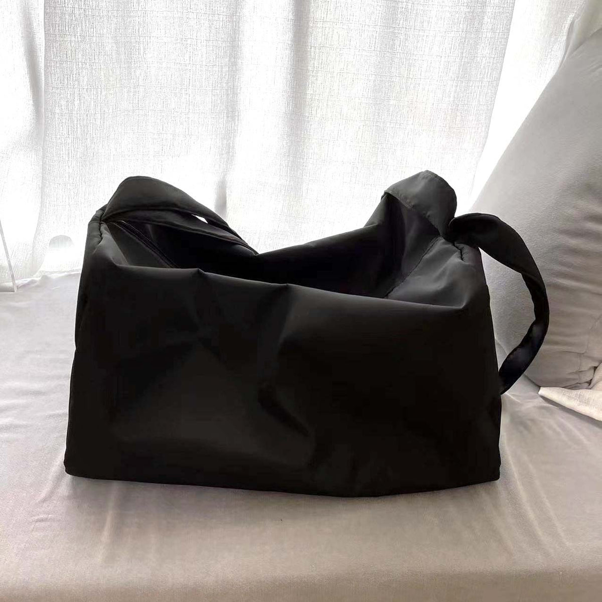 Black Large-Capacity Nylon Sports Fitness Bag(42x27x23cm) - Multi-functional Yoga Training &amp; Travel Duffel, Waterproof Solid Color