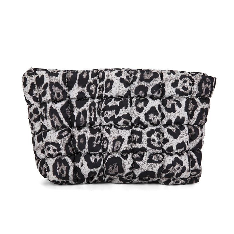 White leopard print Puffer Makeup Bag Quilted Pouch Cosmetic Organizer Bag Soft Nylon Travel Toiletry Bag Zipper Handbag for Women