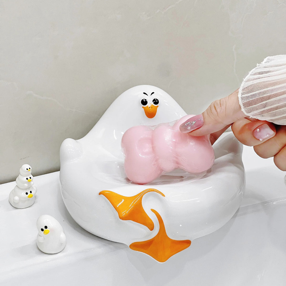 White Ceramic Seagull Soap Dish with Drainage Cute Cartoon Animal Soap Bar Holder for Bathroom Kitchen Sink Novelty Home Decor