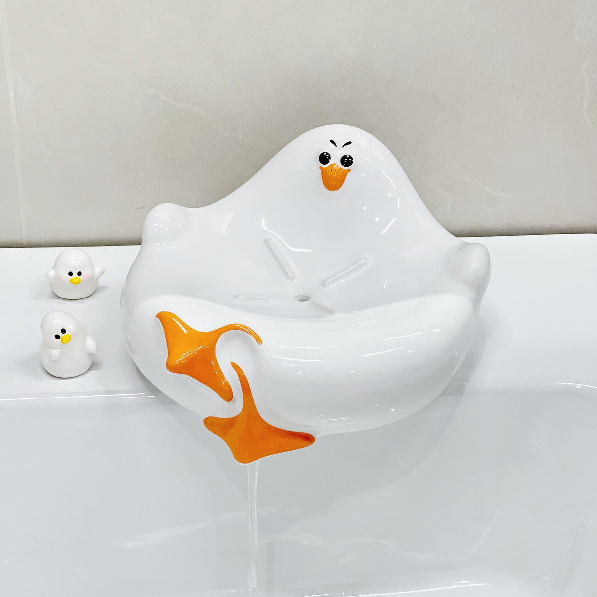 White Ceramic Seagull Soap Dish with Drainage Cute Cartoon Animal Soap Bar Holder for Bathroom Kitchen Sink Novelty Home Decor