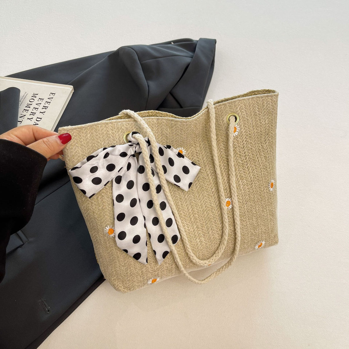 Khaki Women&#39;s Straw Woven Tote Bag Summer Daisy Embroidery Shoulder Handbag with Ribbon Scarf