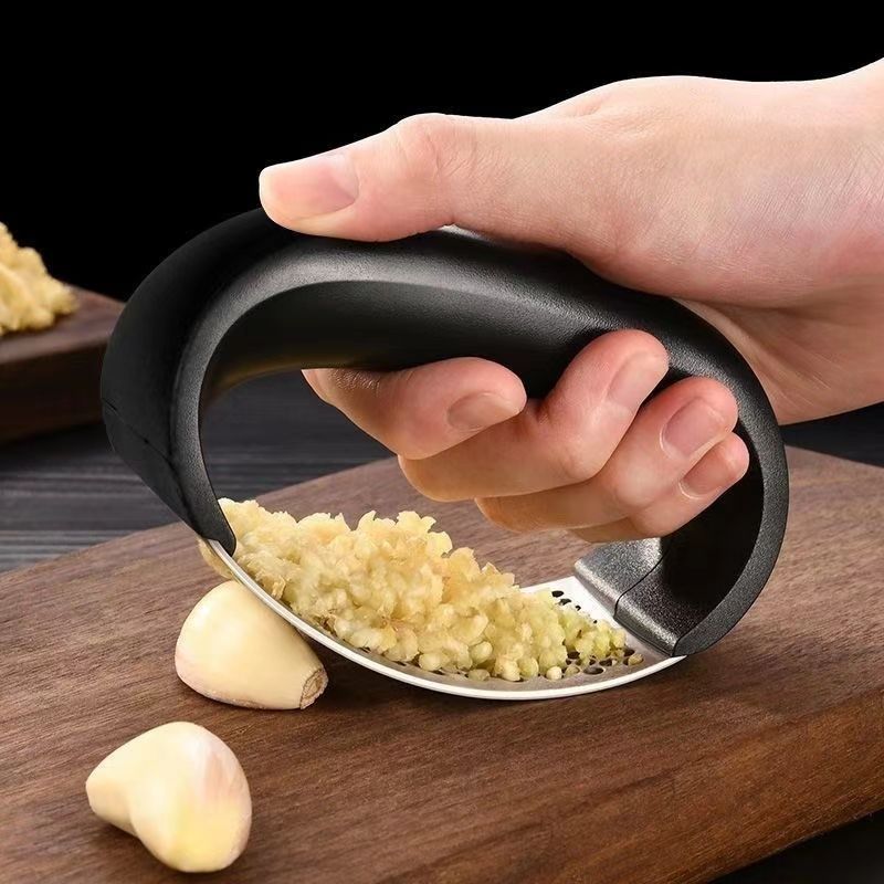 Black Stainless Steel Garlic Press Rocker Ergonomic Garlic Crusher and Ginger Mincer Professional Kitchen Tool