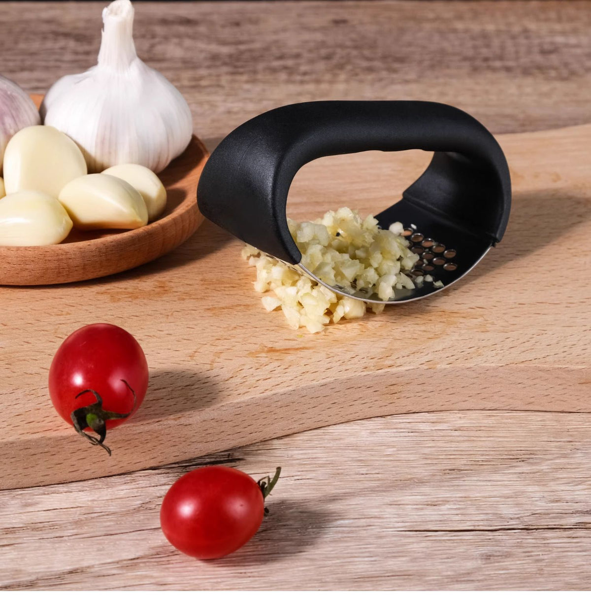 Black Stainless Steel Garlic Press Rocker Ergonomic Garlic Crusher and Ginger Mincer Professional Kitchen Tool