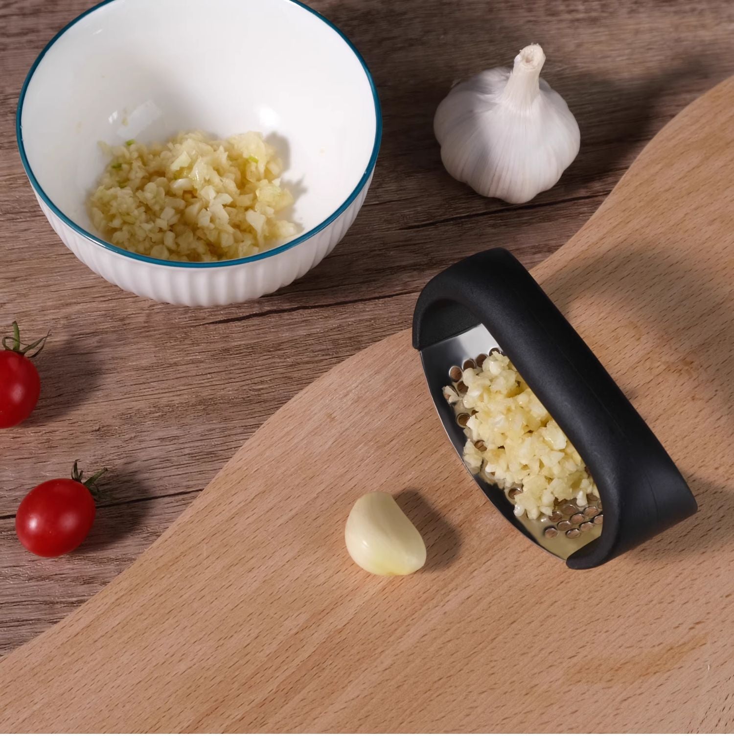 Black Stainless Steel Garlic Press Rocker Ergonomic Garlic Crusher and Ginger Mincer Professional Kitchen Tool