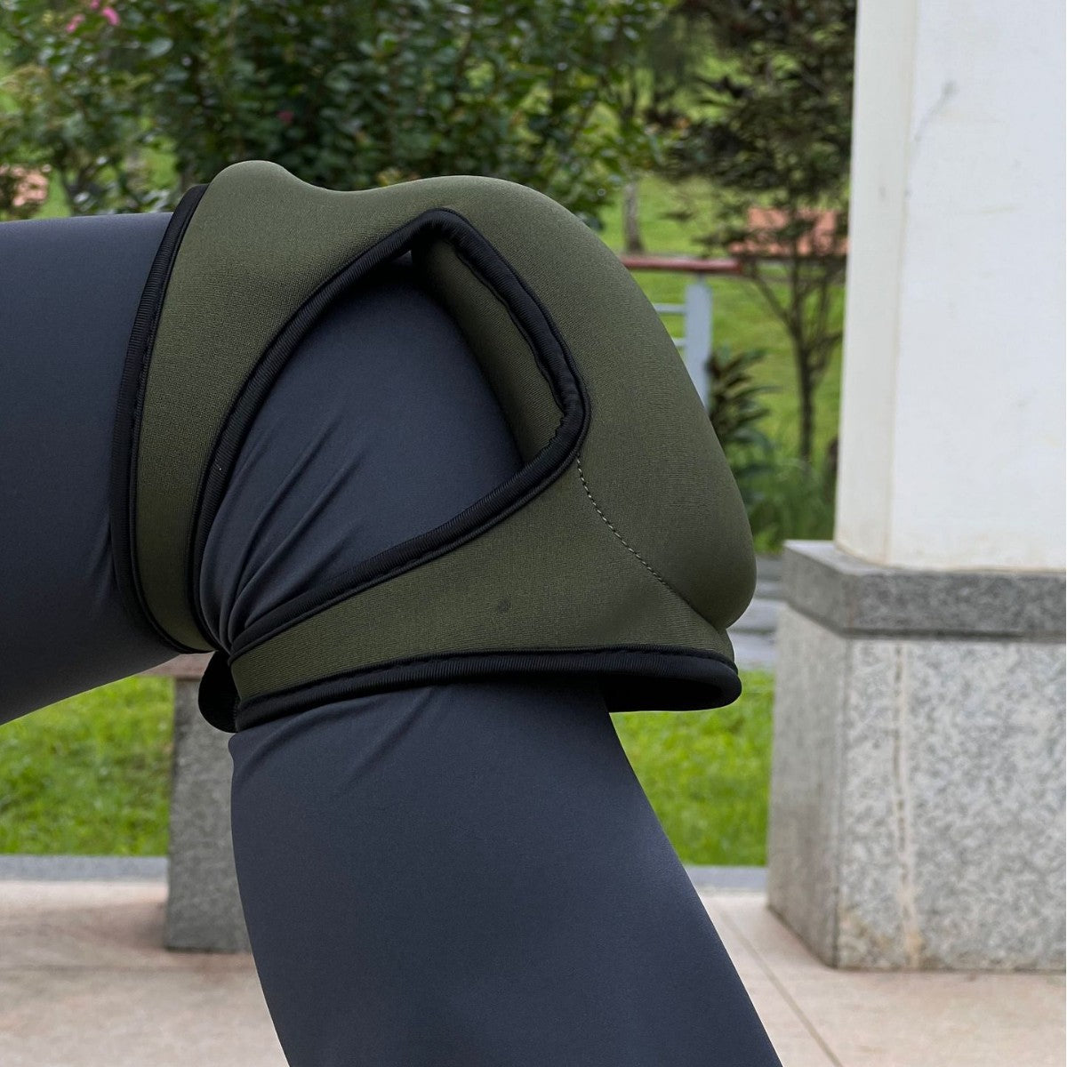 Waterproof Garden Knee Pads High Density EVA Foam Cushion for Weeding & Cleaning Adjustable Neoprene Straps Dark Purple 1 Pair