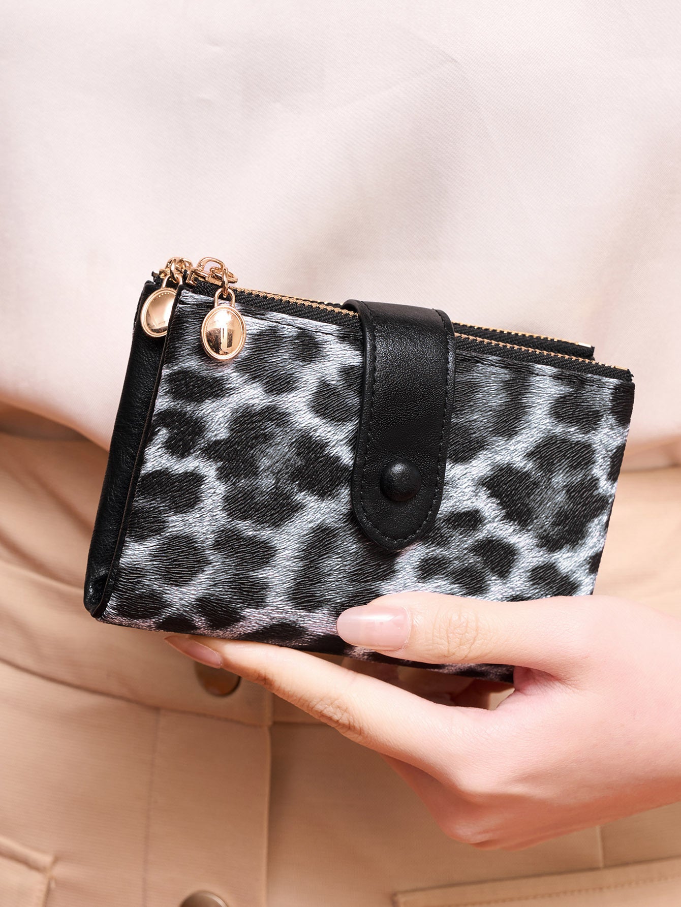 Ladies Compact Wallet Soft Vegan Leather Tri-Fold Purse Double Zipper Coin Pocket with Removable Card Holder High Capacity Multi Slots Leopard Print Black