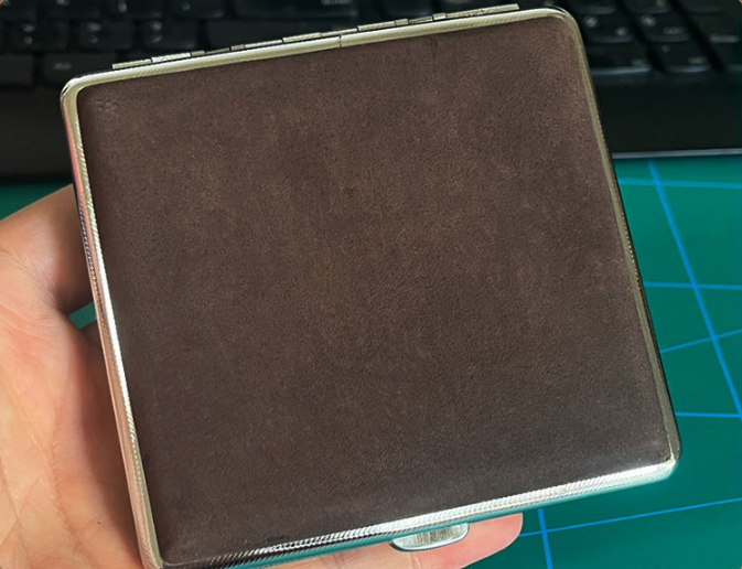 Crazy Horse Leather Cigarette Case Vintage Rustic Style 20 Stick Capacity Hard Shell Metal Frame Holder Mens Gift Retro Brown