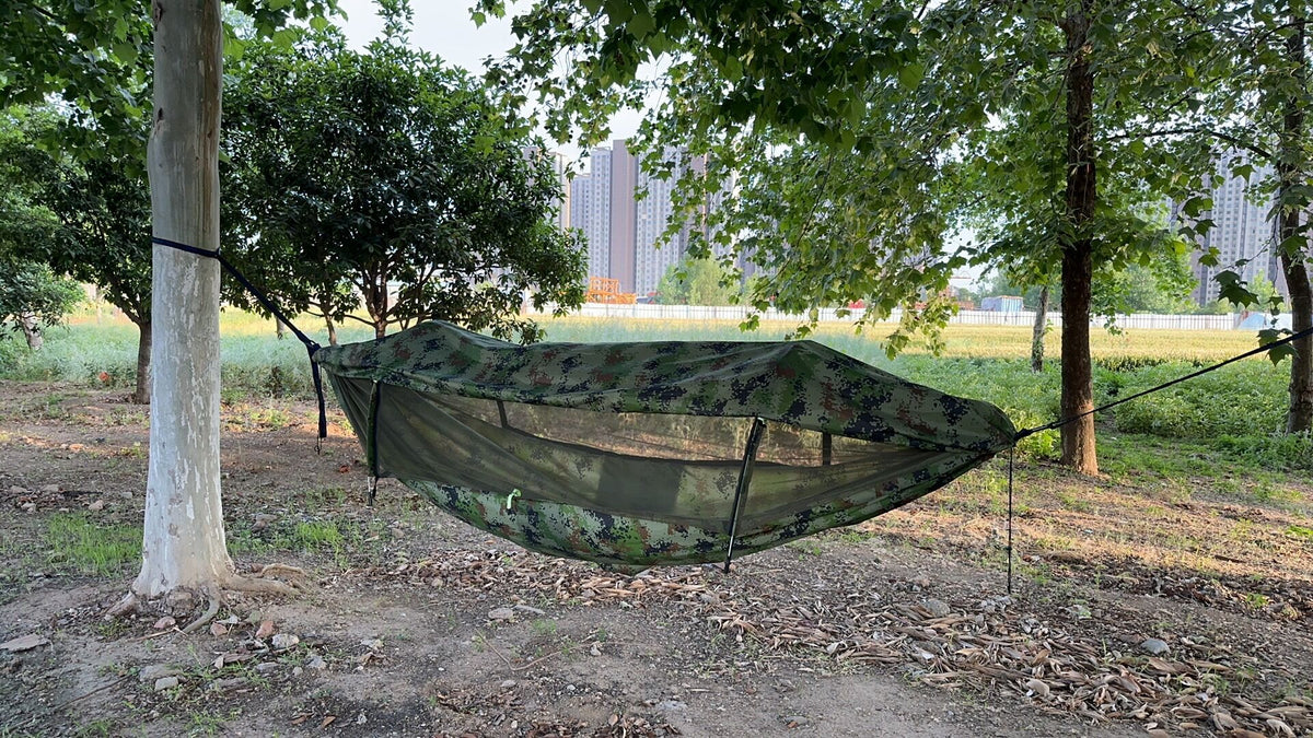 290 x 140CM Professional Nylon Hammock with Integrated Mosquito Net &amp; Sunshade - 2-Person  Anti-Rollover Camping Swing with Heavy-Duty Installation Kit (Camouflage Green)