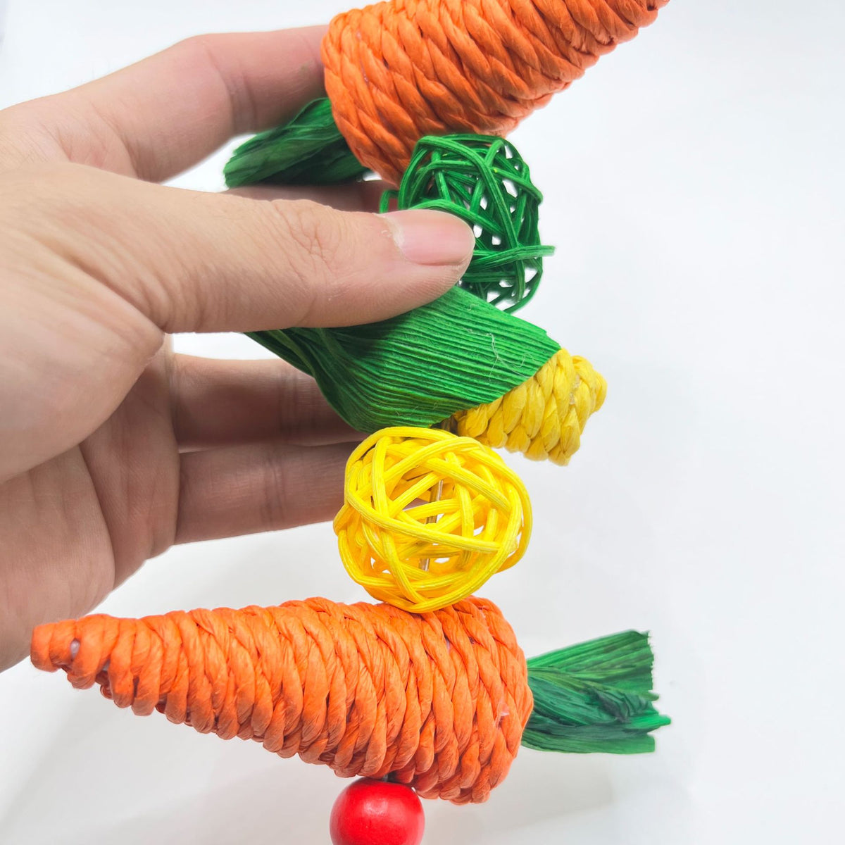 2-Pack Radish and sweetcorn skewers Bird Chew Toy for Parrots, Budgies, Hamsters, Rabbits & Small Pets – Hanging Carrot-Shaped Enrichment Toy with Natural Fibers for Beak Grinding and Mental Stimulation