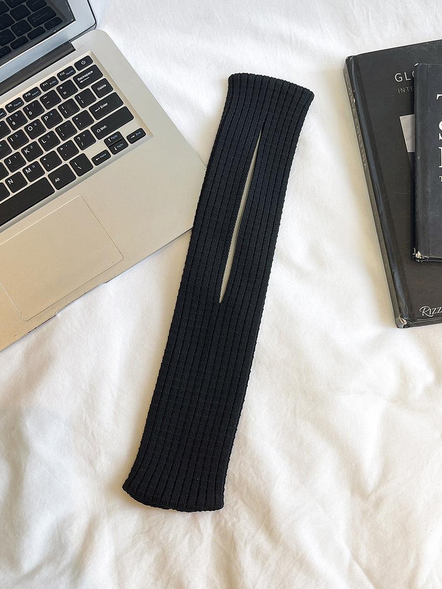 Black High-Elastic Knit Short Phone Sling Bag – Compact Streetwear Accessory for iPhone, Minimalist Single Shoulder Carry with Stretchy Ribbed Design