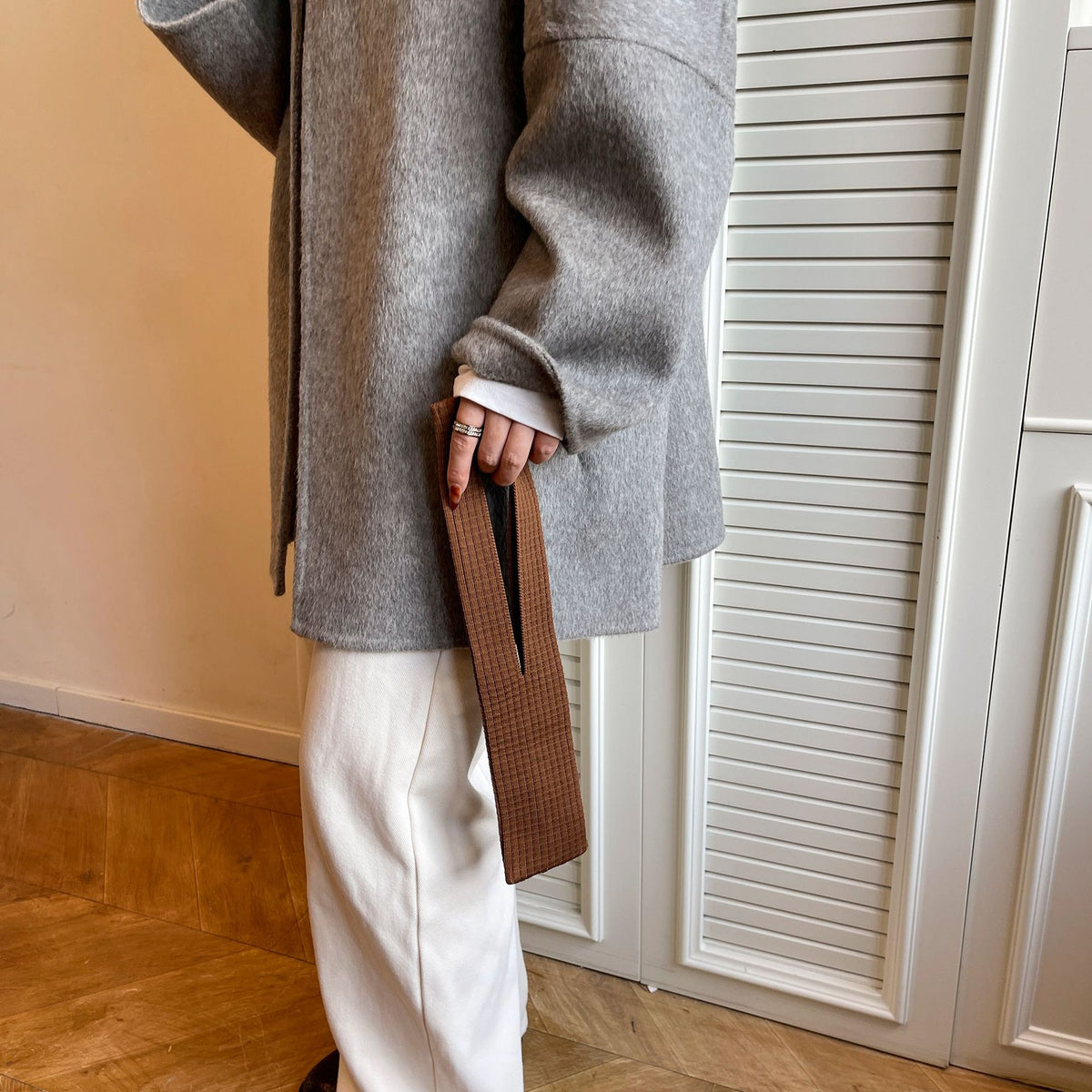 Orange High-Elastic Knit Short Phone Sling Bag – Compact Streetwear Accessory for iPhone, Minimalist Single Shoulder Carry with Stretchy Ribbed Design