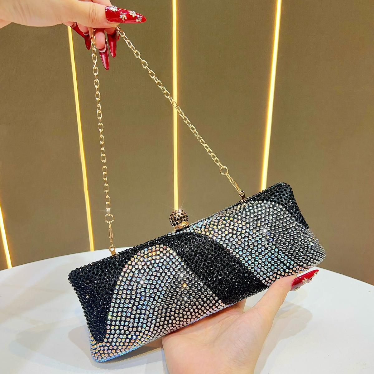 Luxury Black Crystal Evening Clutch Bag Gradient Rhinestone Hard Case Purse with Detachable Chain for Wedding Prom Cocktail Party Fits Smartphone