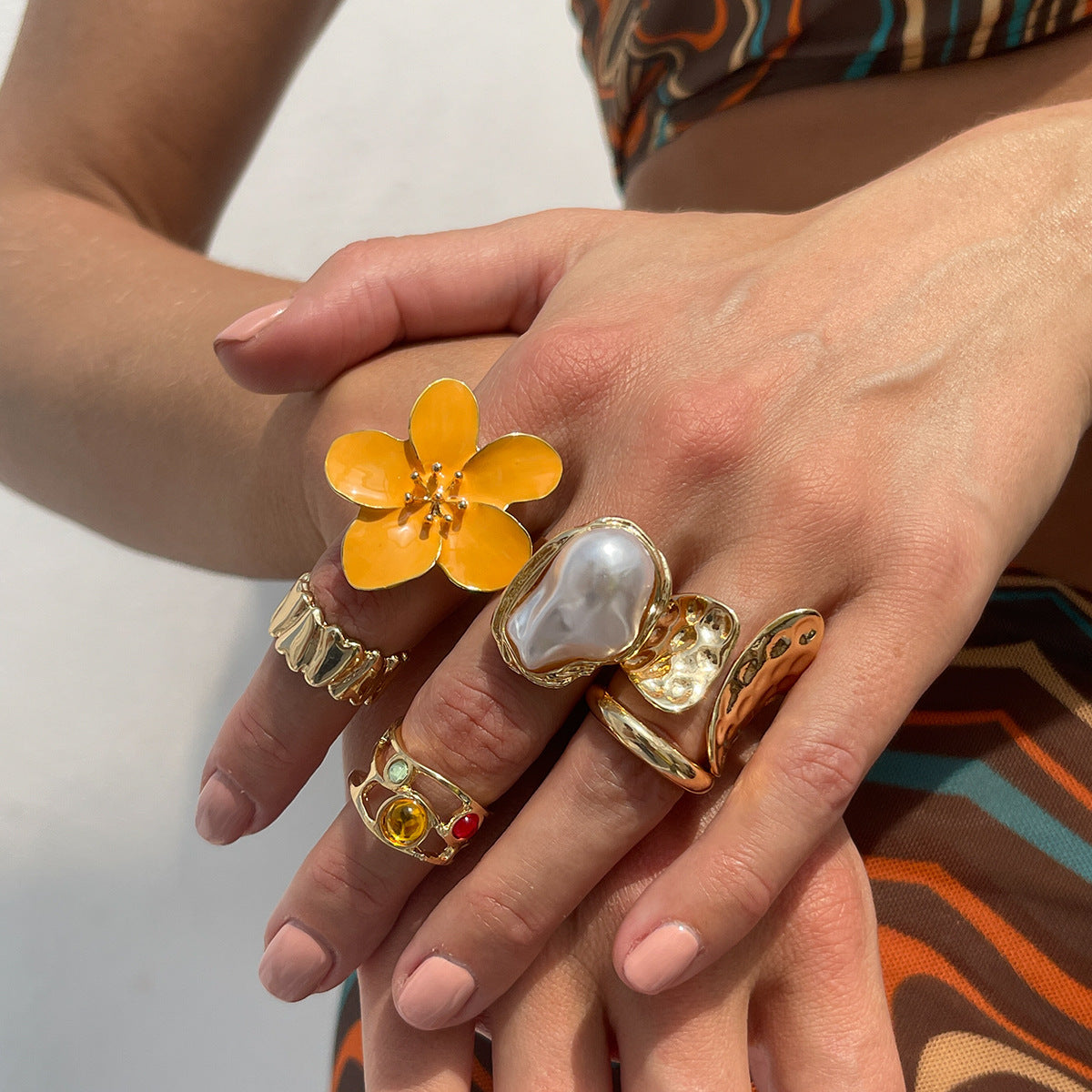 6-Piece Gold Chunky Stackable Ring Set Yellow Enamel Flower &amp; Baroque Pearl - Adjustable Open Finger Jewellery for Women (Light Gold)