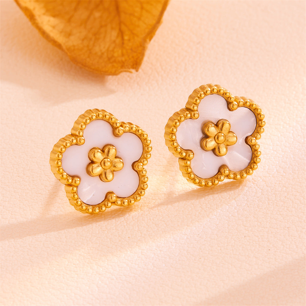 White Shell Five-Petal Flower Stud Earrings - 18K Gold Plated Stainless Steel Floral Jewellery for Women - Hypoallergenic &amp; Tarnish Resistant (13mm)