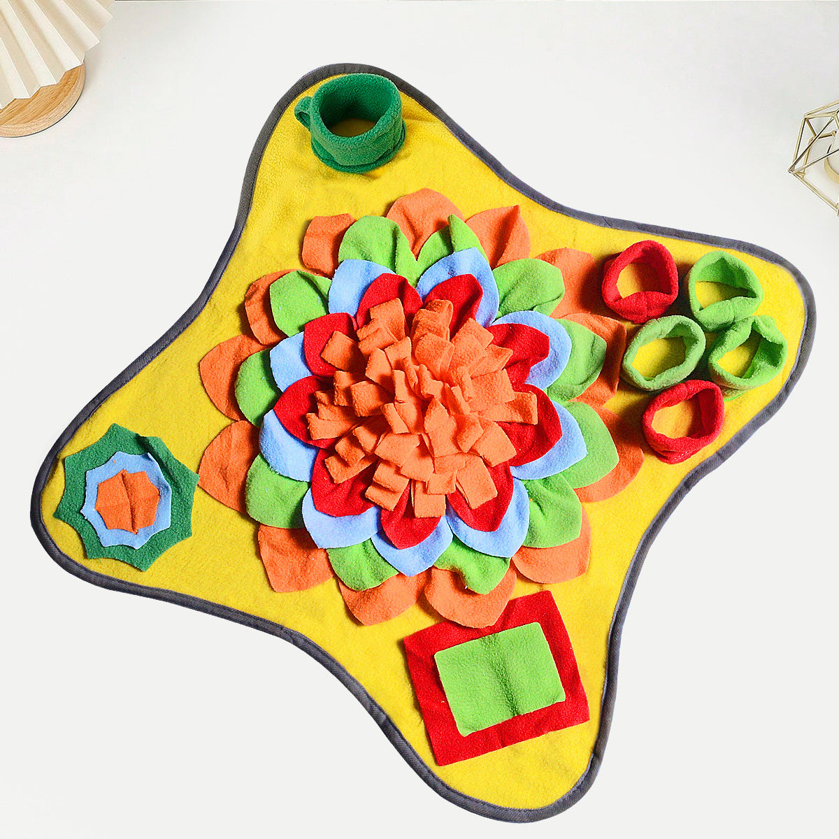Yellow 48x48CM Durable Felt Cloth Pet Puzzle Sniffing Mat - Mental Stimulation &amp; Slow Feeding Pad