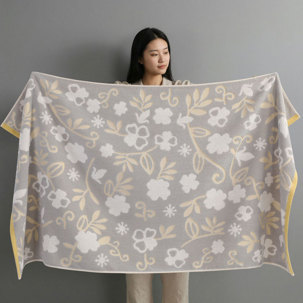 Grey Balloon Deluxe Extra Large Pure Cotton Beach &amp; Bath Towel | Highly Absorbent, Thick 70 x 140 cm | Fun Cartoon Design