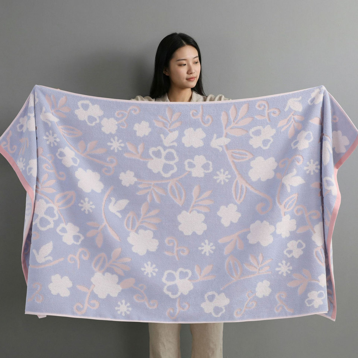 Light Purple Balloon Deluxe Extra Large Pure Cotton Beach &amp; Bath Towel | Highly Absorbent, Thick 70 x 140 cm | Fun Cartoon Design