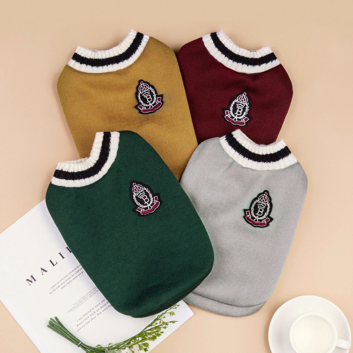 4-Pack M Size Preppy Style V-Neck Knitted Cotton Pet Sweater - Hair-Resistant &amp; Breathable, Classic Fleece-Lined Pullover for Cats and Dogs(Green + Red + Khaki + Grey)