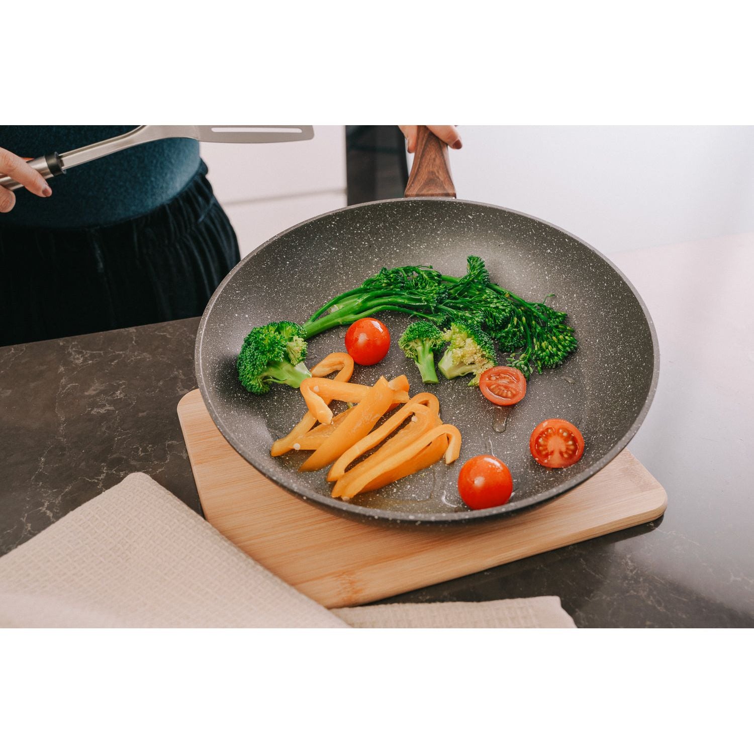 28cm PFOA Free Non-Stick Saute Pan with Lid