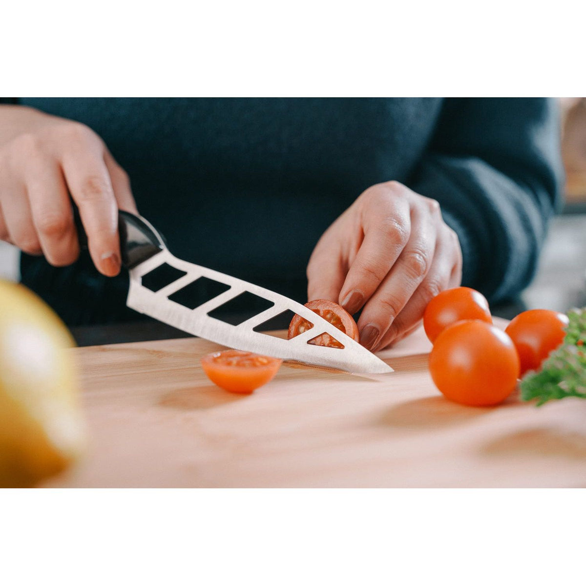 The Versatile Wonder Knife Chef Knife Standless Stell Blade Stay Smooth & Sharp