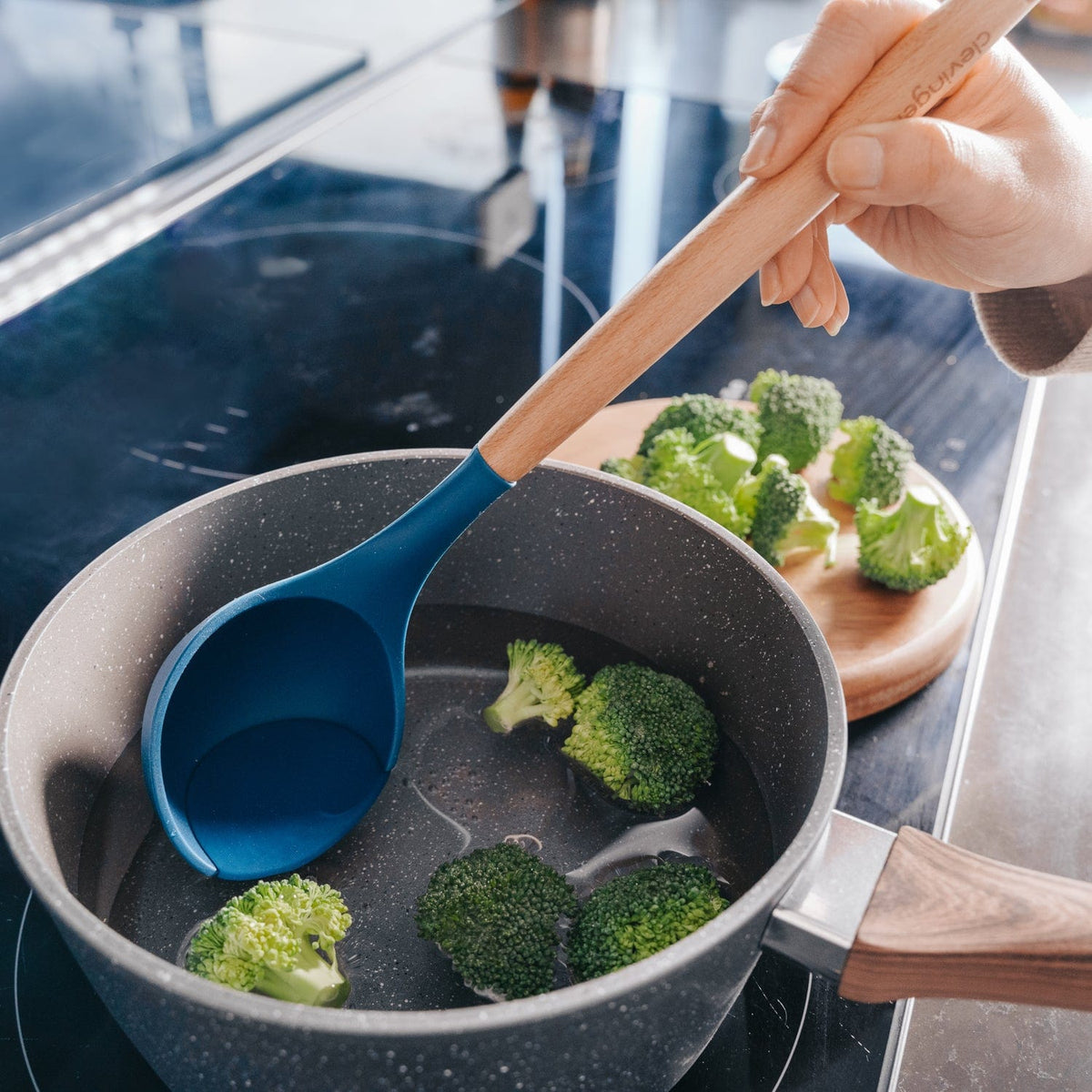 Beechwood & silicone ladle navy