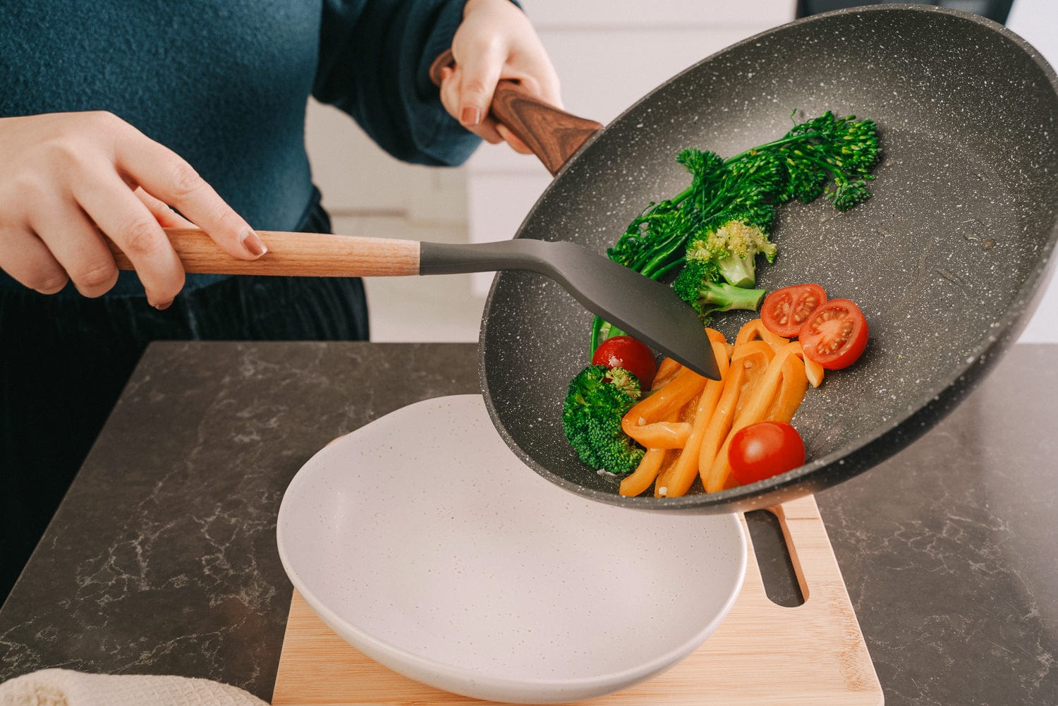 Beechwood & silicone turner charcoal