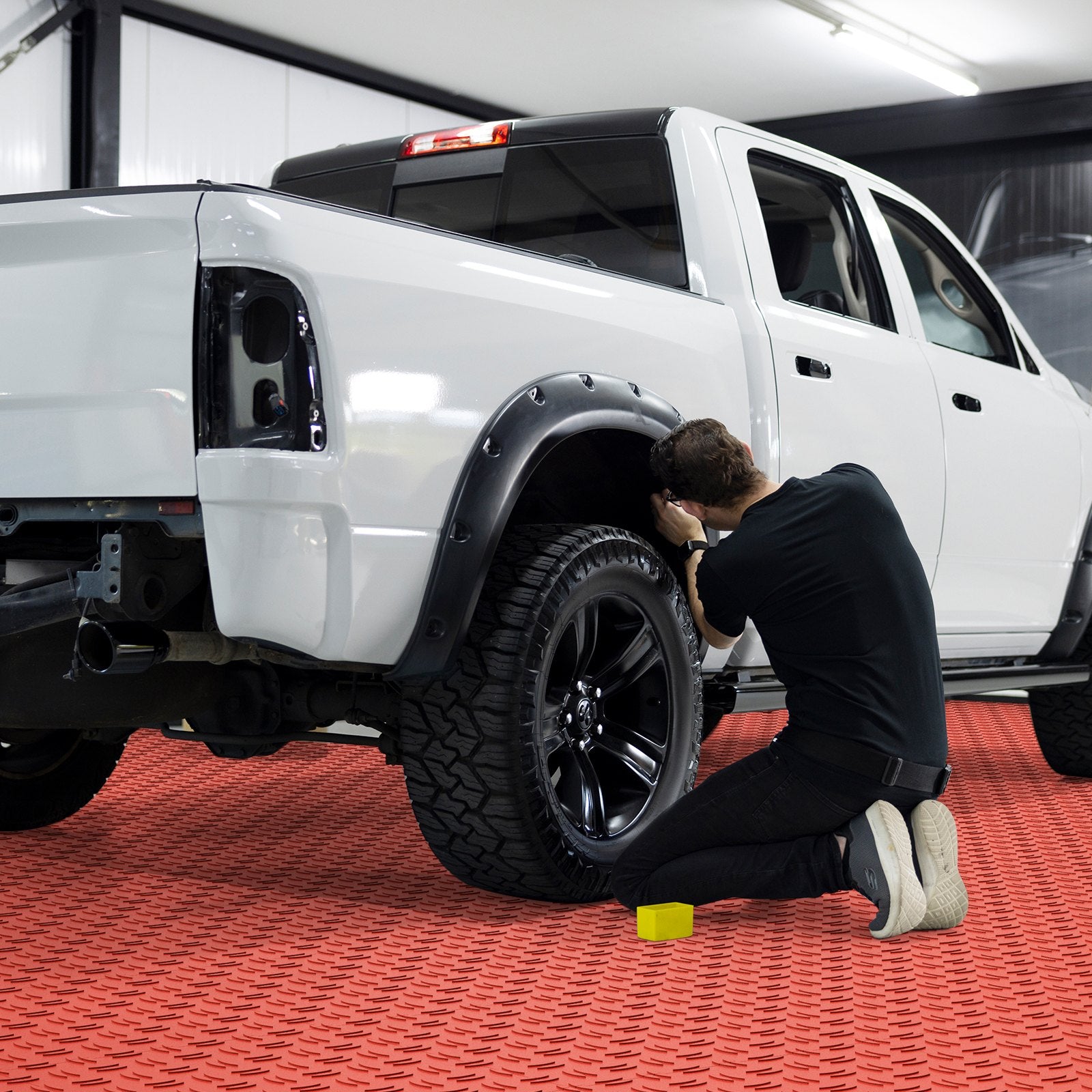 VEVOR Garage Tiles Interlocking, 12 x 12 x 0.53 inch 25 Pack Garage Floor Covering Tiles, Non-Slip Double-Sided Texture Garage Flooring Tiles, for Garages, Basements, Repair Shops, Red