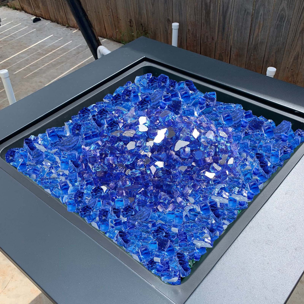 Fire Glass, 20LBS / 9KG High-Temperature Resistant Fireplace Rocks, 1/2-Inch / 12.7 mm Reflective & Smokeless Firepit Glass Rock, High Luster Stone Landscaping for Fire Pit Table, Cobalt Blue