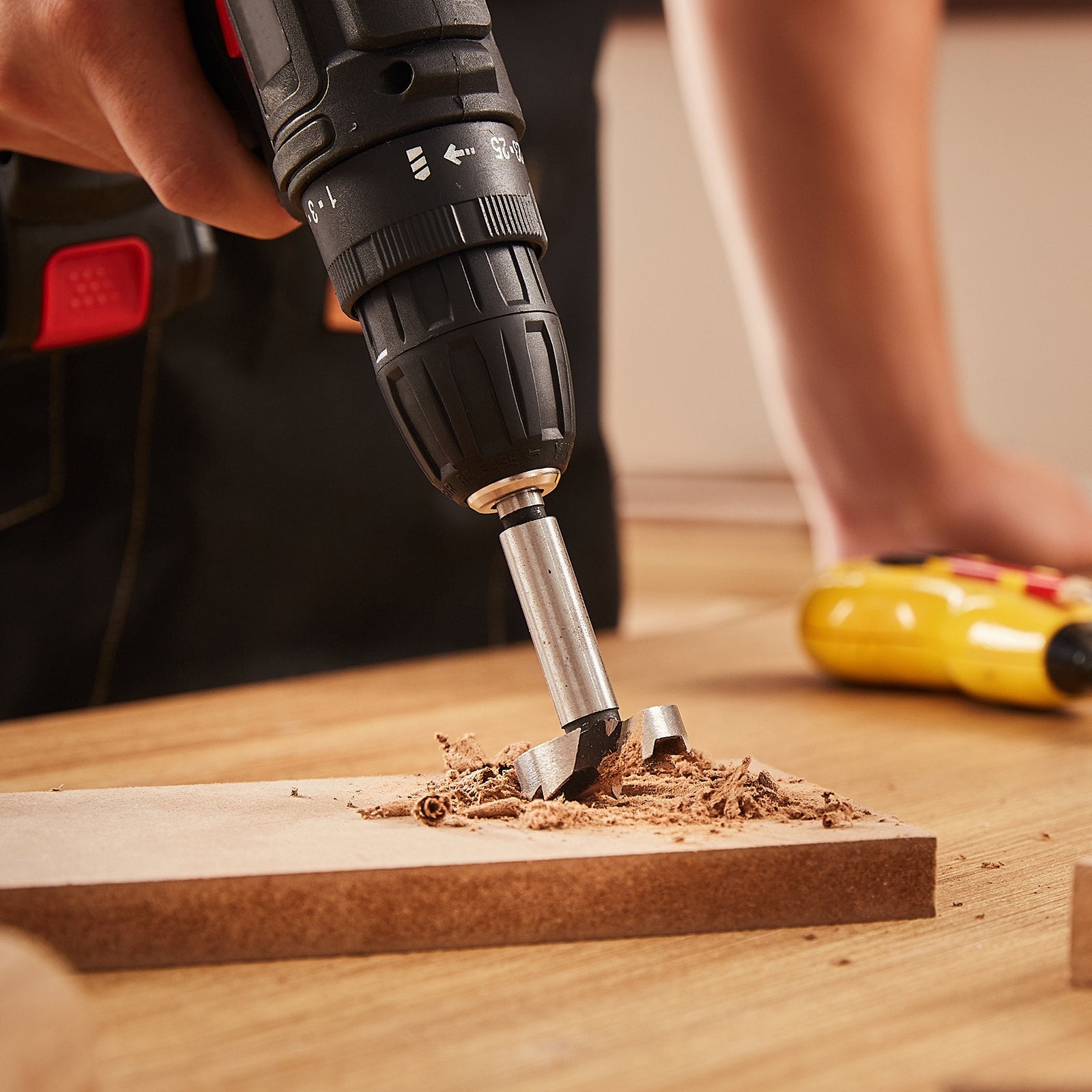 VEVOR Forstner Bit Set, 16 Pcs Forstner Drill Bits Set, 1/4" to 1-5/8", Carbon Steel, with Universal Round Shank, Forstner Drill Bit for Wood and Composite Board, Forstner Bits for Woodworking