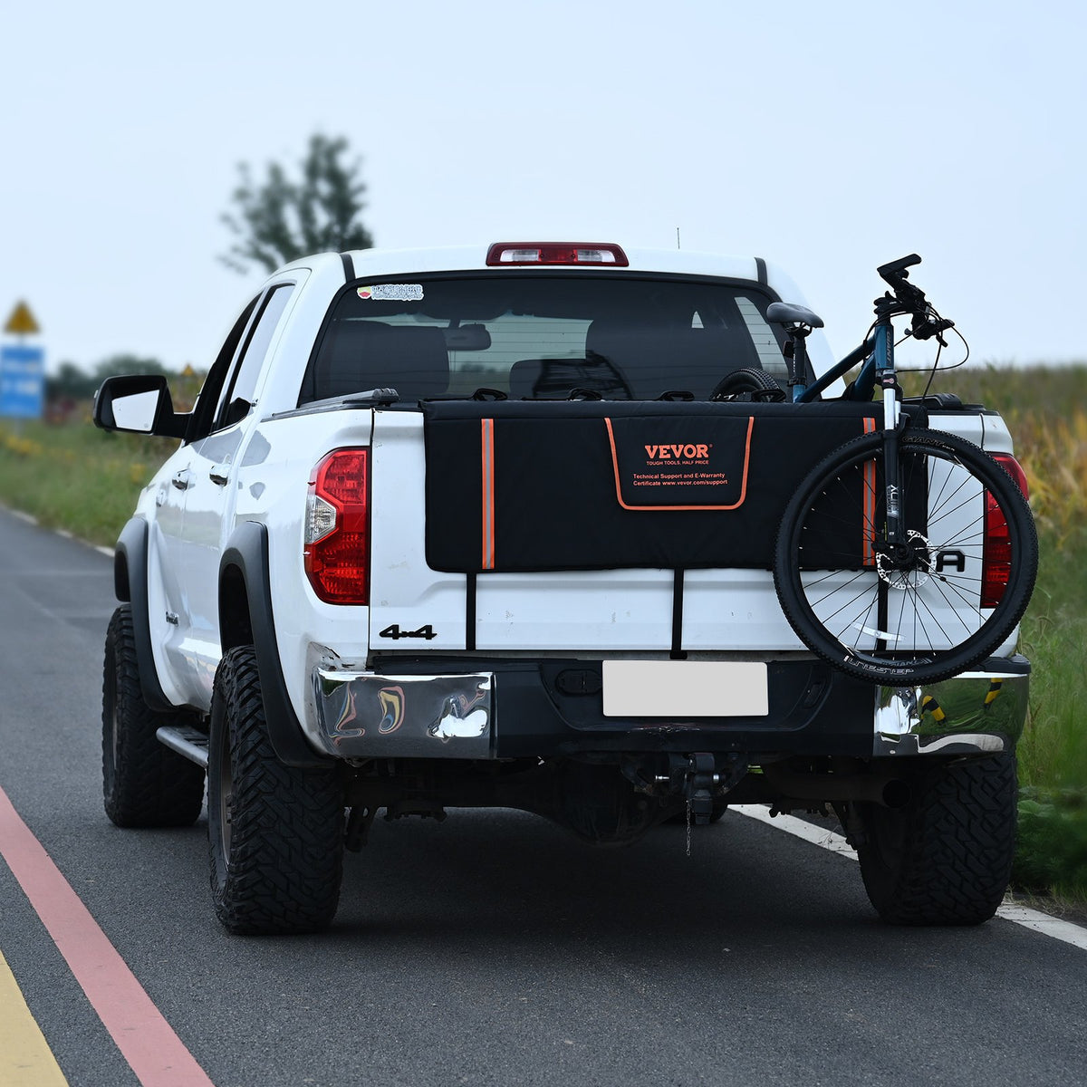 VEVOR 53-inch Tailgate Pad 5-Bike Pickup Truck Bed Tailgate Pad Protector Cover