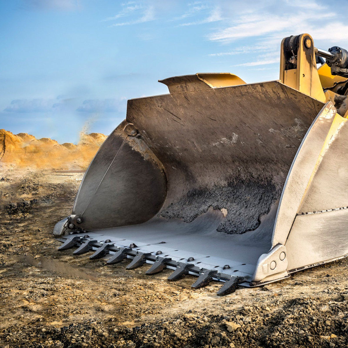 Bucket Tooth Bar, 1800mm, Heavy Duty Tractor Bucket 9 Teeth Bar for Loader Tractor Skidsteer, 2000 kg Load-Bearing Capacity Bolt On Design, for Efficient Soil Excavation and Bucket Protection