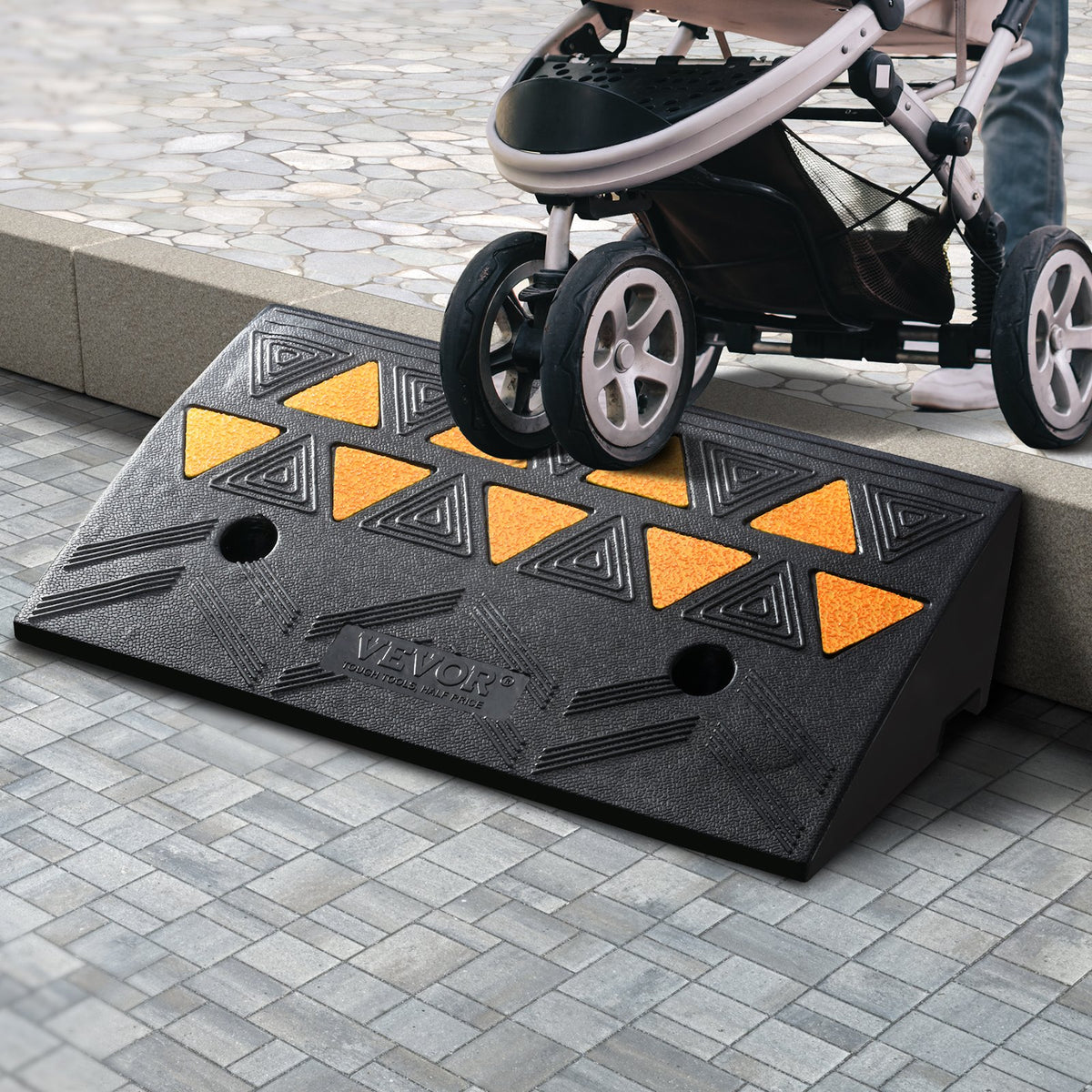 VEVOR Rubber Curb Ramp 10.8 cm Rise Height Sidewalk Curb Ramp, 30 cm Width 50 cm Length Driveway Ramp for Curb, 15T Heavy Duty Rubber Ramp for Forklifts, Trucks, Buses, Cars, Wheelchairs, Bikes