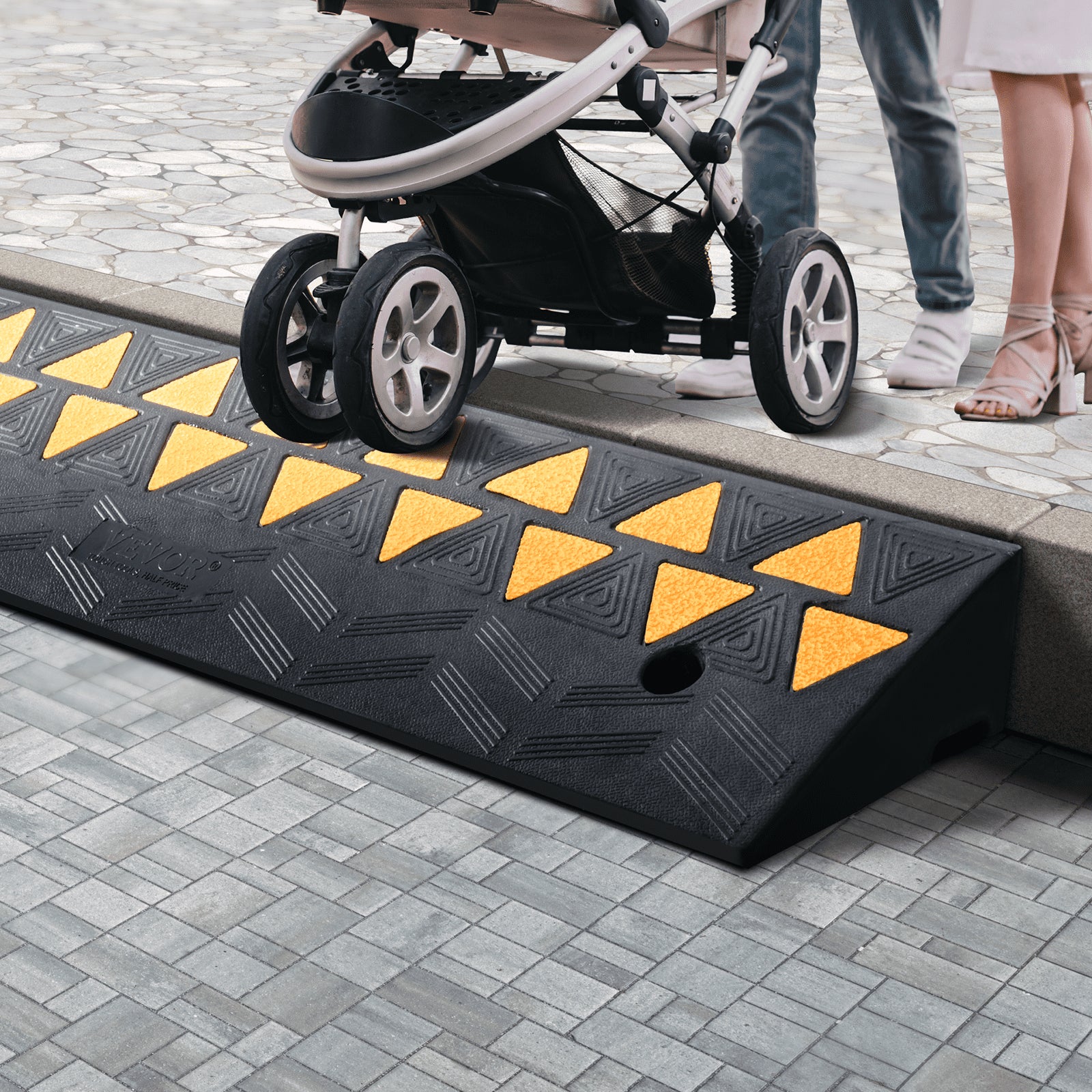 VEVOR Rubber Curb Ramp 9.4 cm Rise Height Sidewalk Curb Ramp, 25 cm Width 100 cm Length Driveway Ramp for Curb, 15T Heavy Duty Rubber Ramp for Forklifts, Trucks, Buses, Cars, Wheelchairs, Bikes