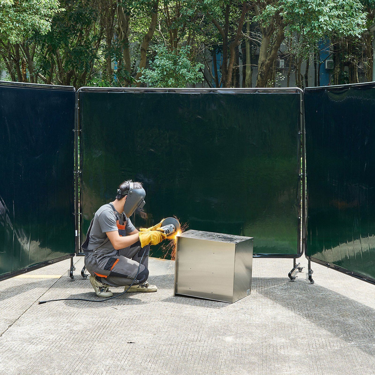 Welding Screen with Frame, 3-Panel 1.74 x 2.34m Welding Curtain Screen, Flame-Resistant Vinyl Protection Screens with 12 Wheels & 6-Level UV Protection for Workshop/Industrial Use, Dark Green