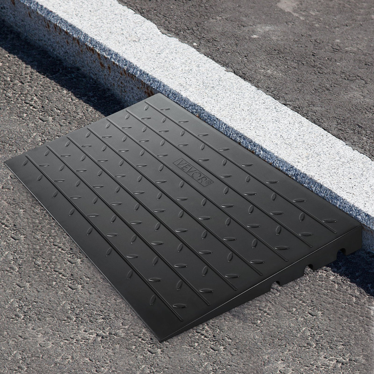 VEVOR Rubber Threshold Ramp, 4" Rise Threshold Ramp Doorway, 3 Channels Cord Cover Rubber Solid Threshold Ramp, Rubber Angled Entry Rated 2200 Lbs Load Capacity for Wheelchair and Scooter